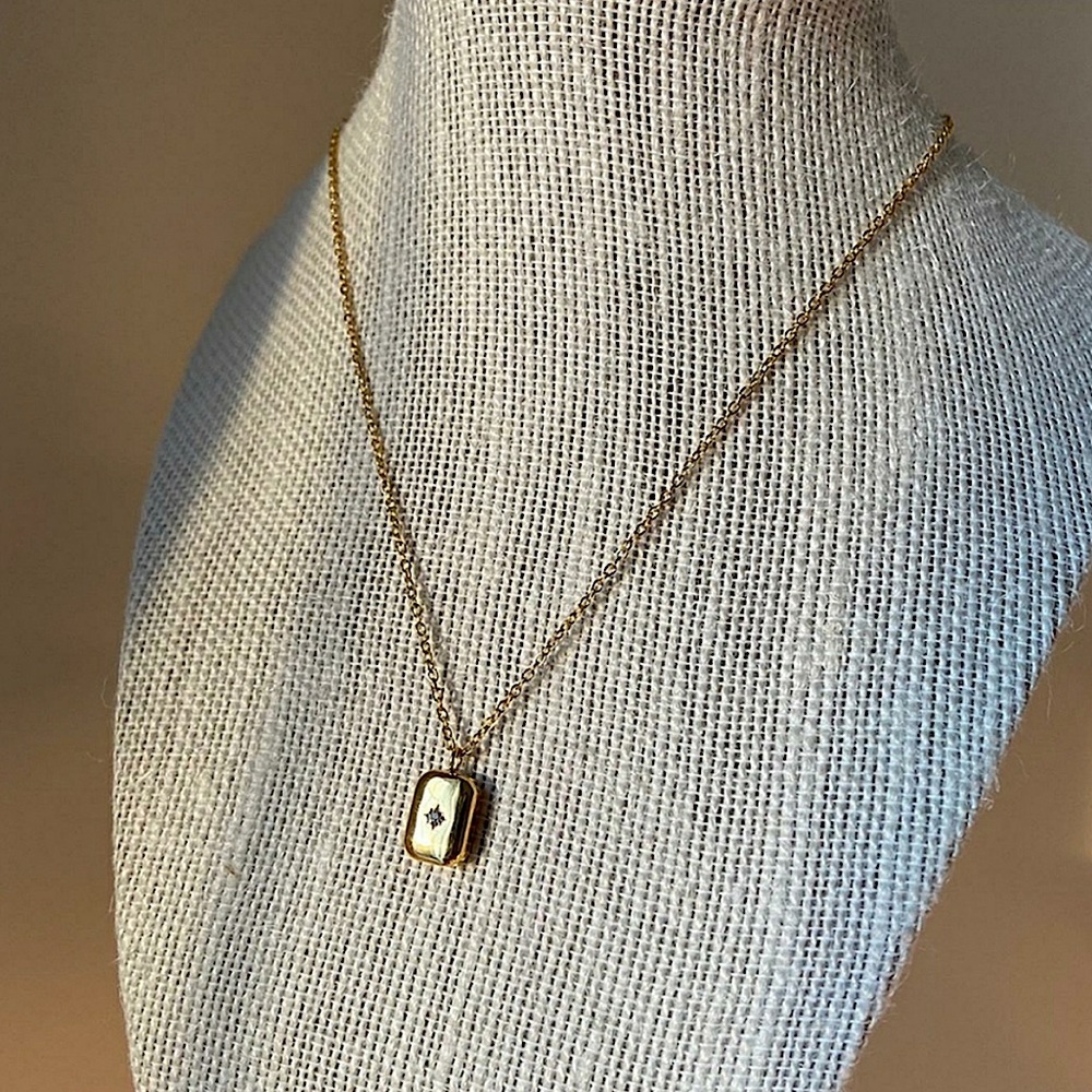 Gold Solo Drop Pendant Necklace